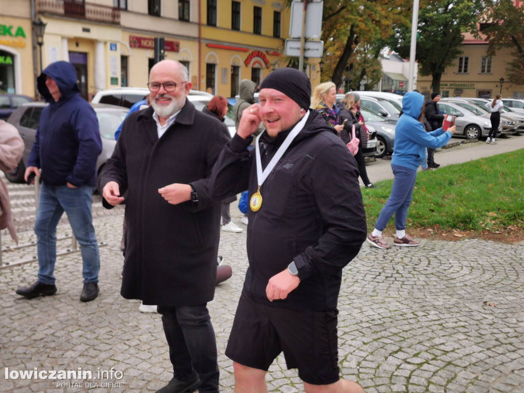 Setka biegaczy uczciła Papieża Polaka