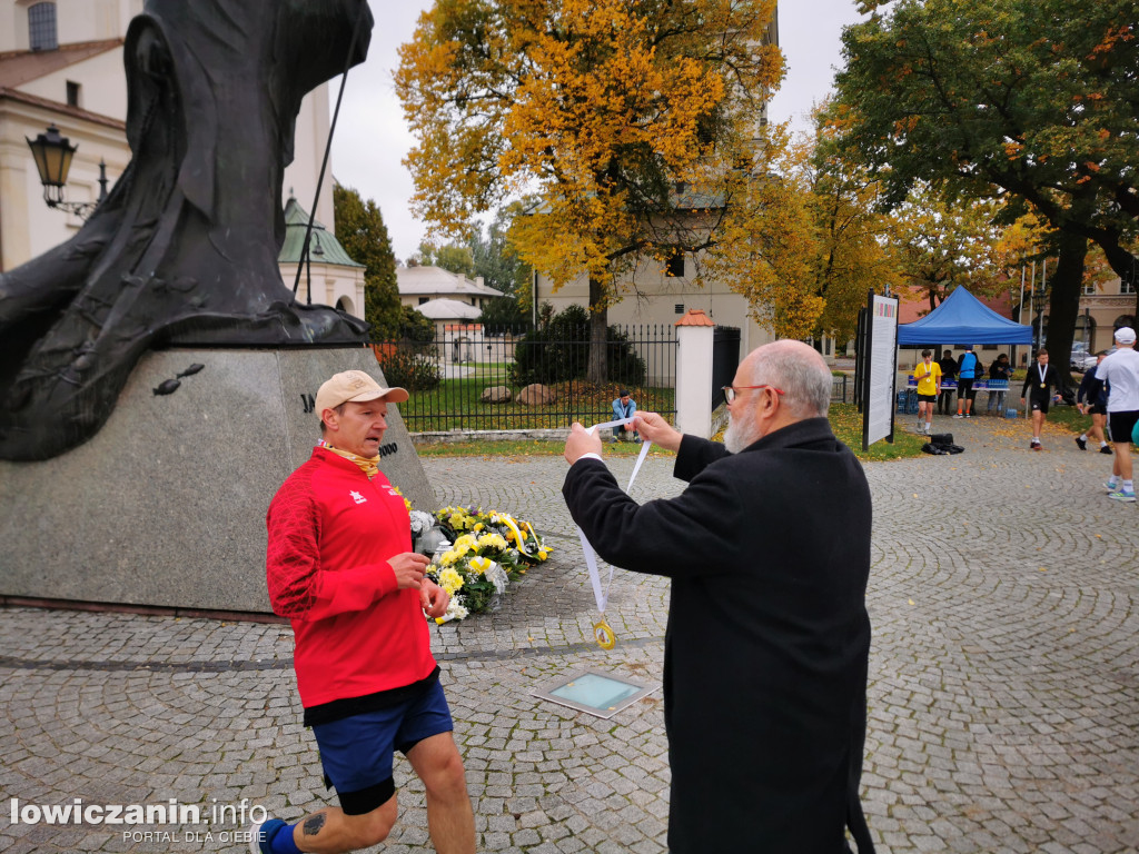 Setka biegaczy uczciła Papieża Polaka