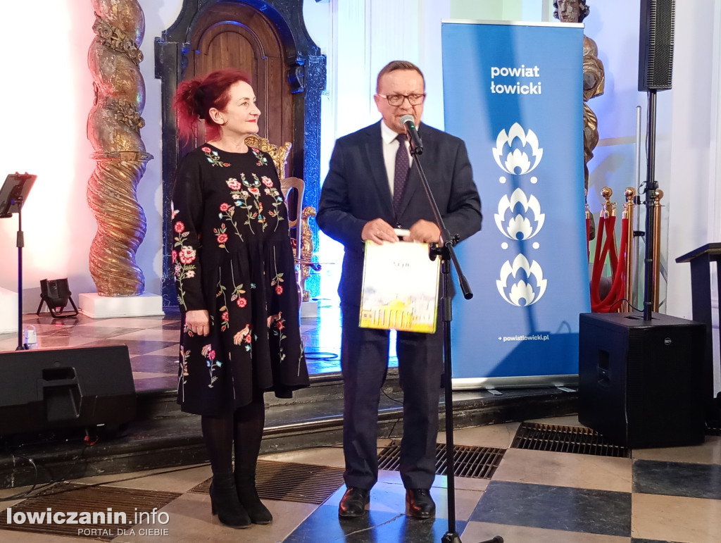 Powiat nagrodził dyrektorów i nauczycieli
