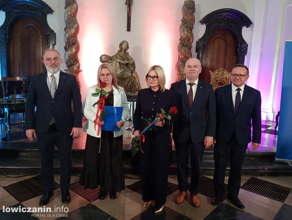 Powiat nagrodził dyrektorów i nauczycieli