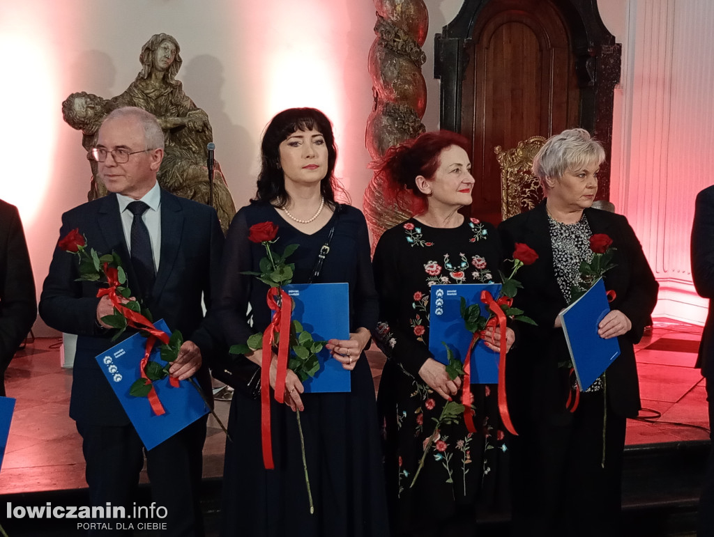 Powiat nagrodził dyrektorów i nauczycieli