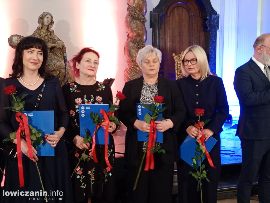 Powiat nagrodził dyrektorów i nauczycieli