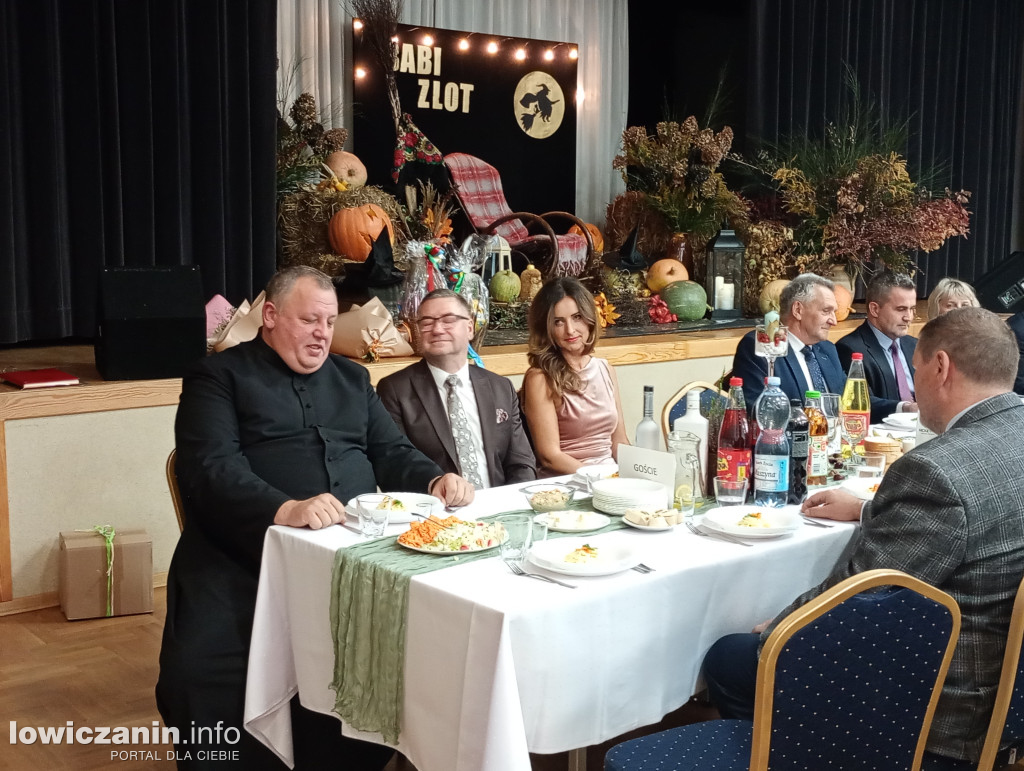 Panie bawią się na Babim Zlocie