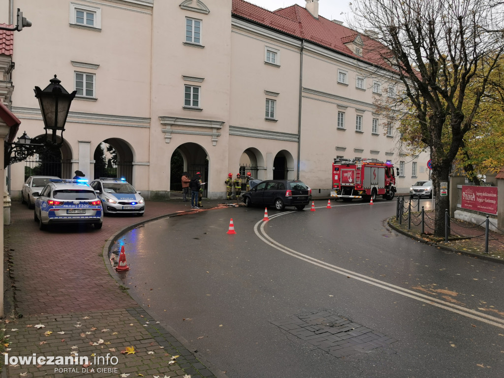 Zderzenie dwóch samochodów na ul. Mostowej