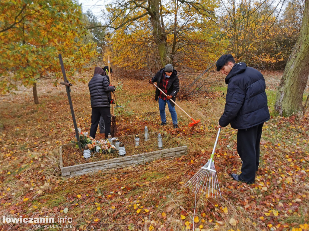 Porządkowanie Cmentarza Prawosławnego w Łowiczu