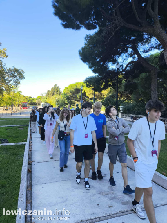 Uczniowie I LO w Łowiczu zwiedzili Francję i Hiszpanię