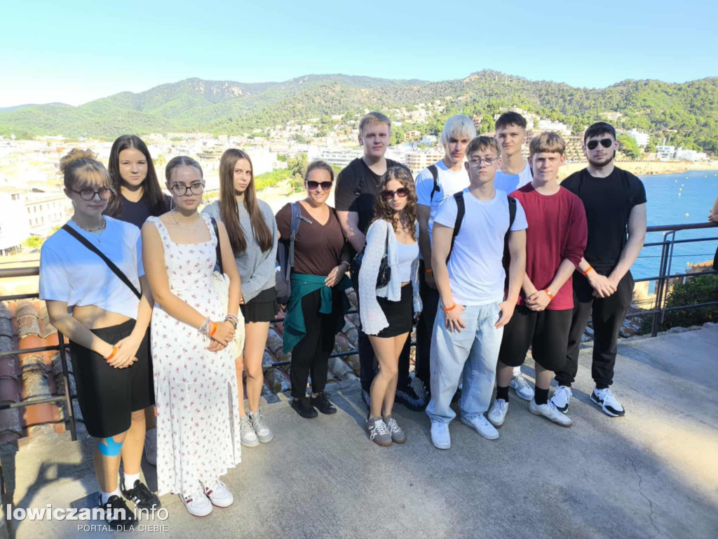 Uczniowie I LO w Łowiczu zwiedzili Francję i Hiszpanię