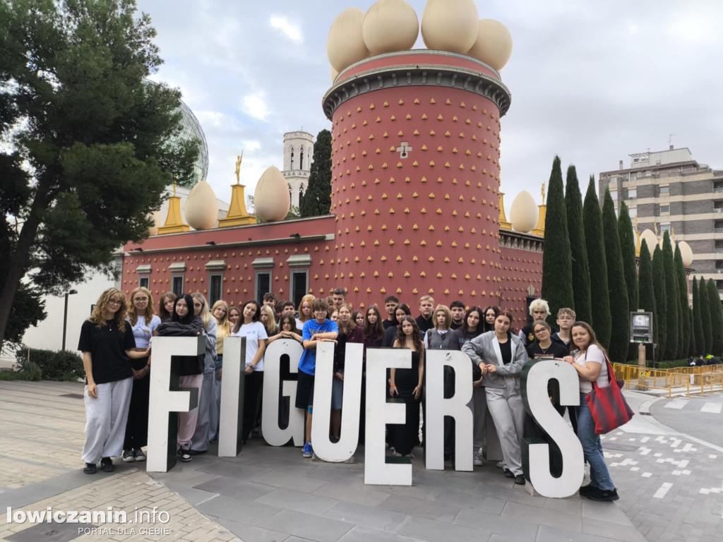 Uczniowie I LO w Łowiczu zwiedzili Francję i Hiszpanię