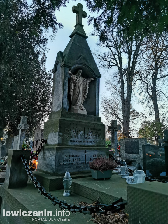 Cmentarz katedralny - stare grobowce