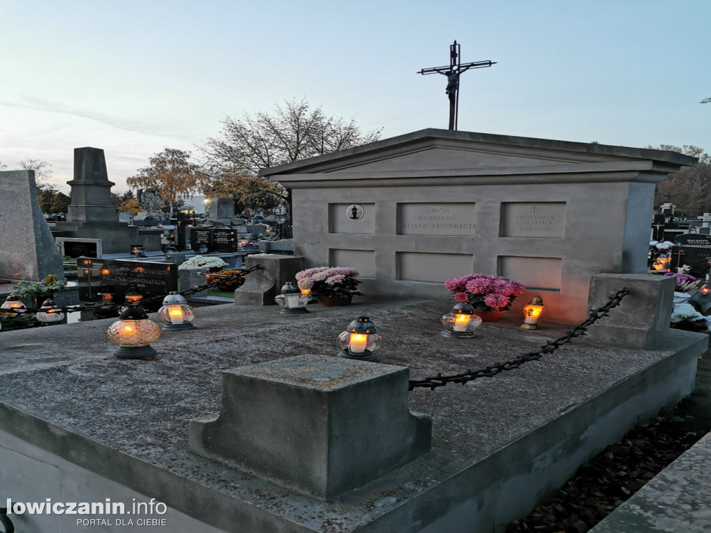 Cmentarz katedralny - stare grobowce