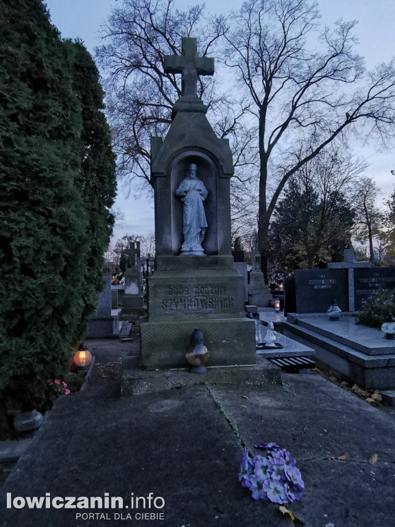 Cmentarz katedralny - stare grobowce