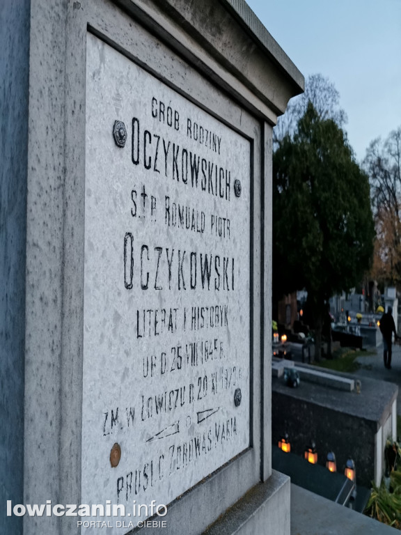 Cmentarz katedralny - stare grobowce