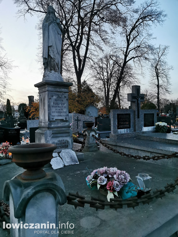 Cmentarz katedralny - stare grobowce