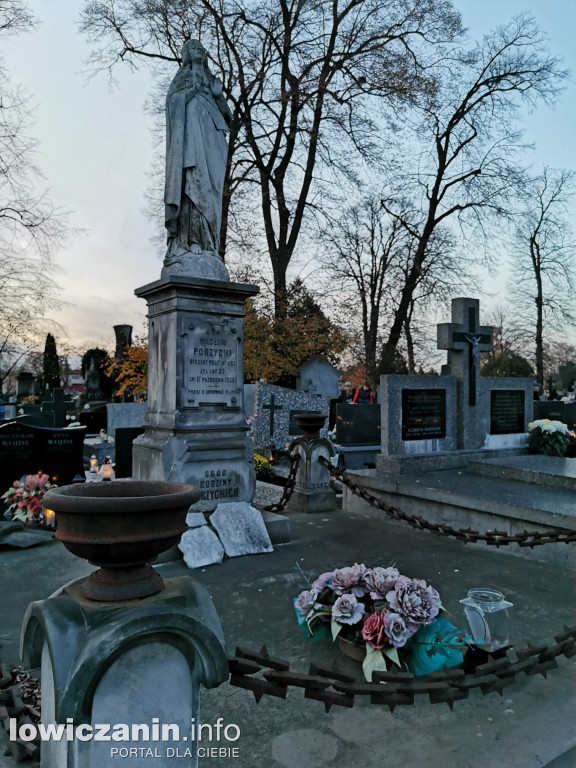 Cmentarz katedralny - stare grobowce