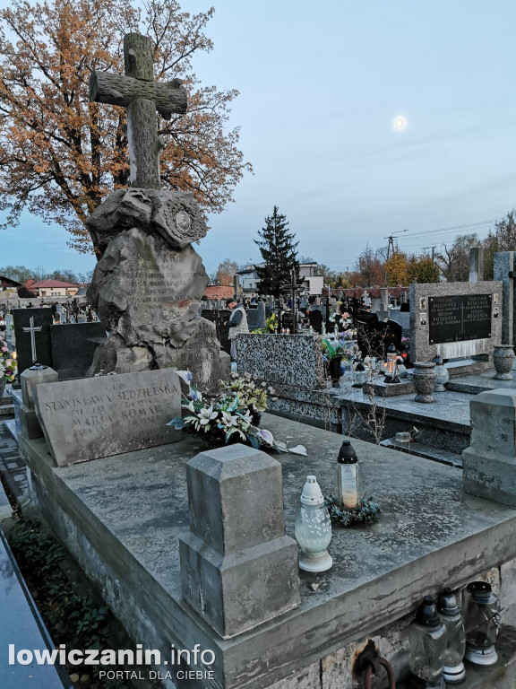 Cmentarz katedralny - stare grobowce