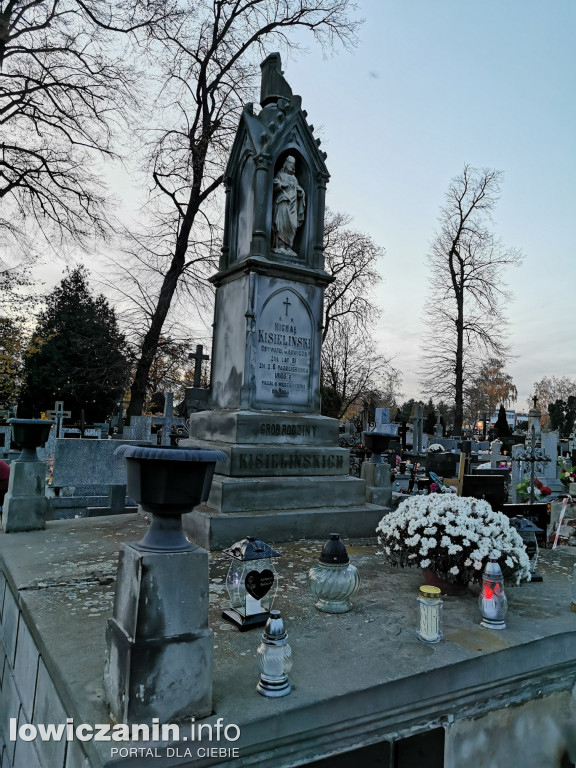 Cmentarz katedralny - stare grobowce