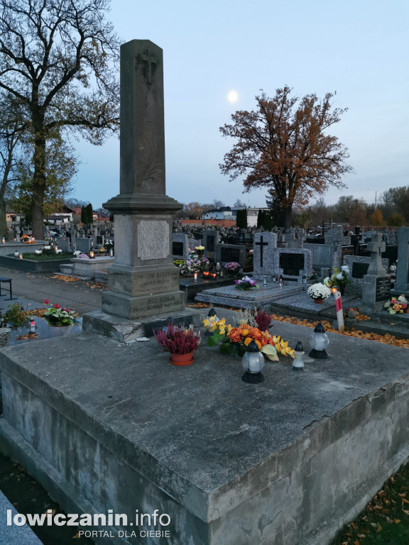 Cmentarz katedralny - stare grobowce
