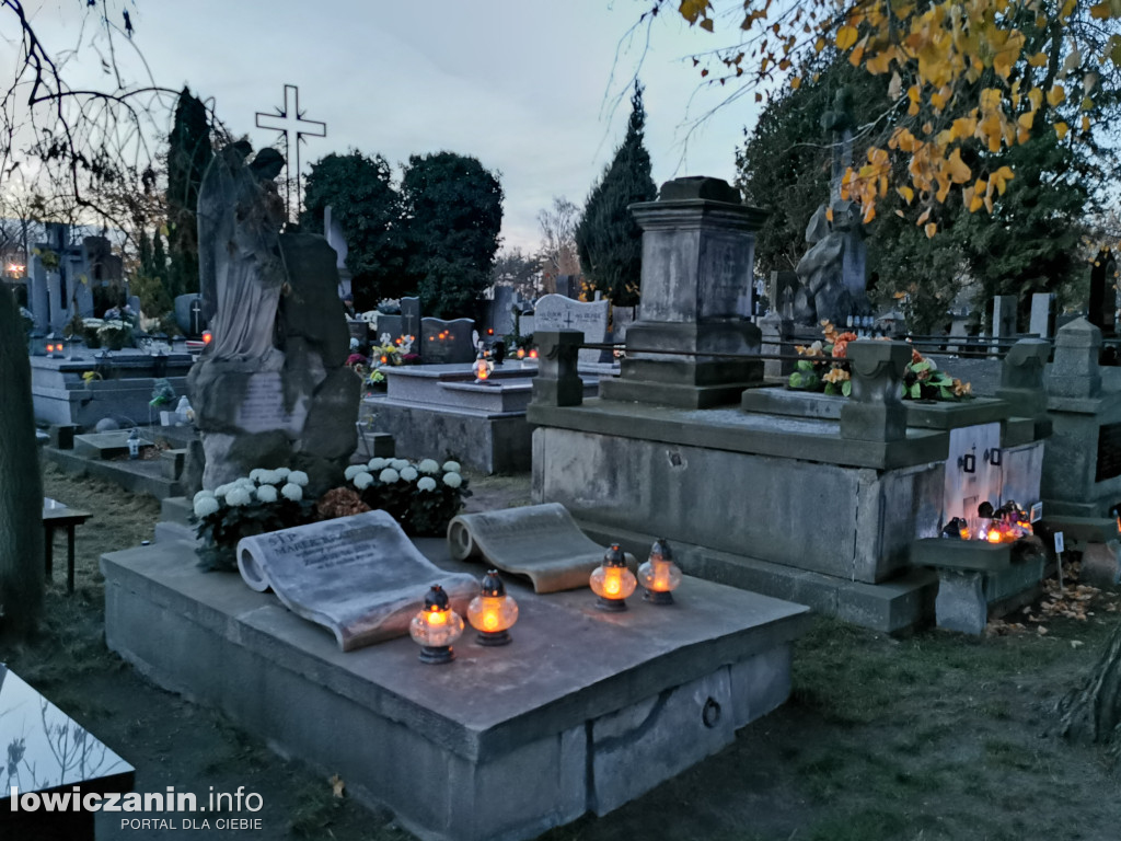 Cmentarz katedralny - stare grobowce