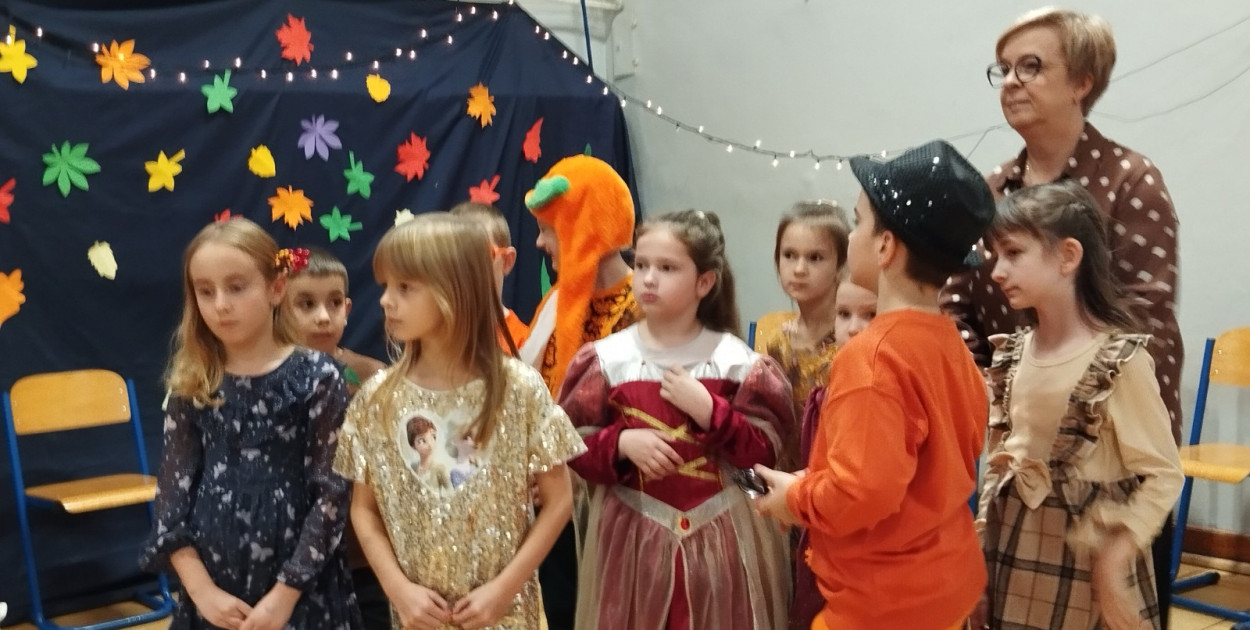 Łowicz. Bal Jesiennych Liści w SP 4