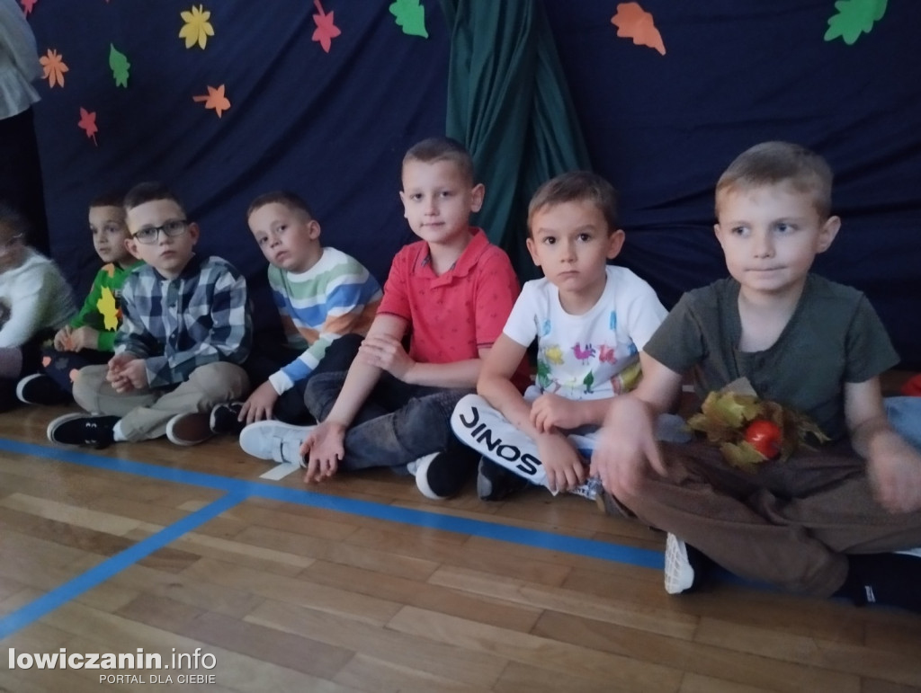 Łowicz. Bal Jesiennych Liści w SP 4