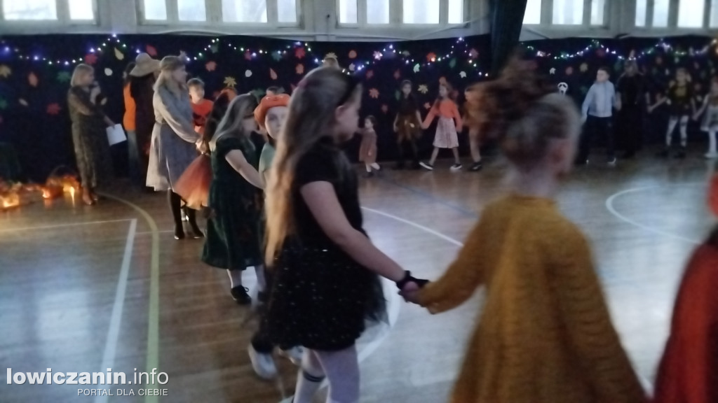 Łowicz. Bal Jesiennych Liści w SP 4