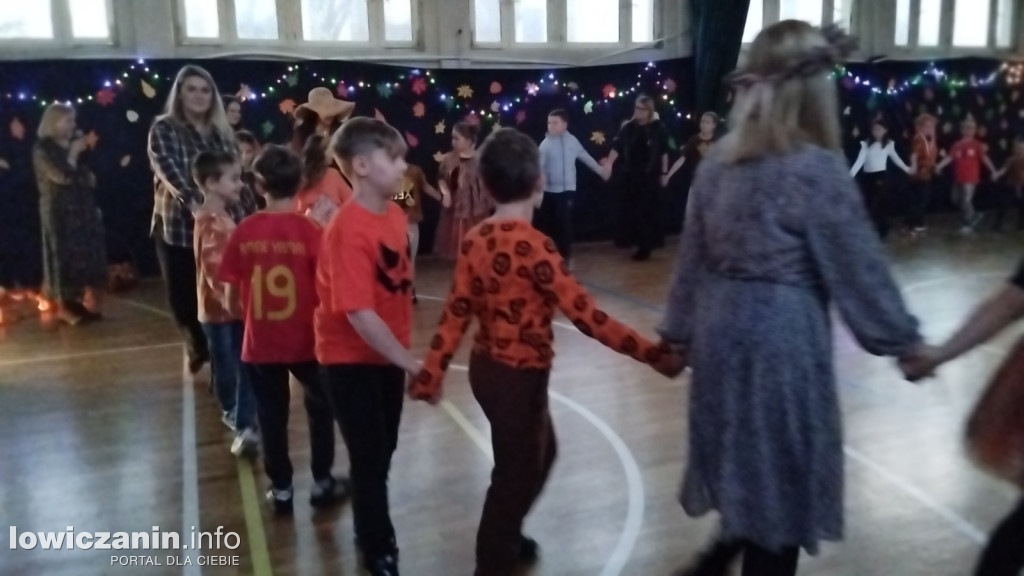 Łowicz. Bal Jesiennych Liści w SP 4