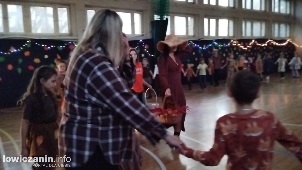 Łowicz. Bal Jesiennych Liści w SP 4