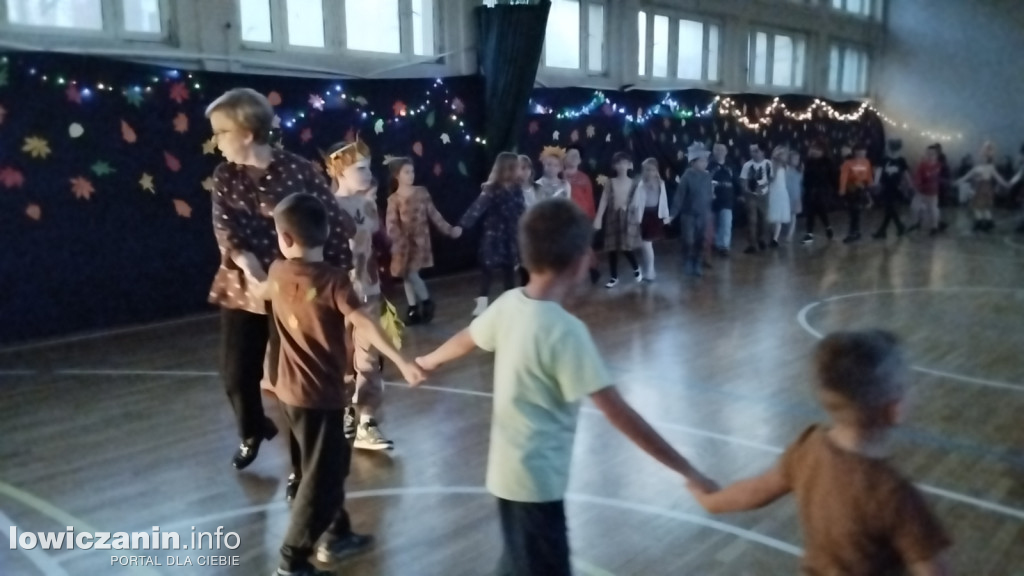 Łowicz. Bal Jesiennych Liści w SP 4