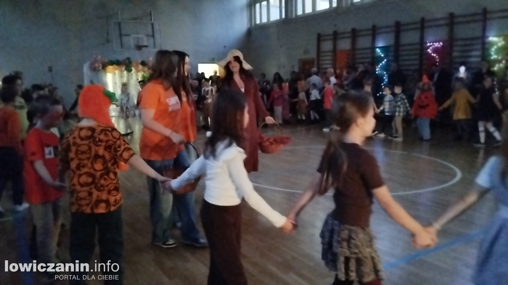 Łowicz. Bal Jesiennych Liści w SP 4