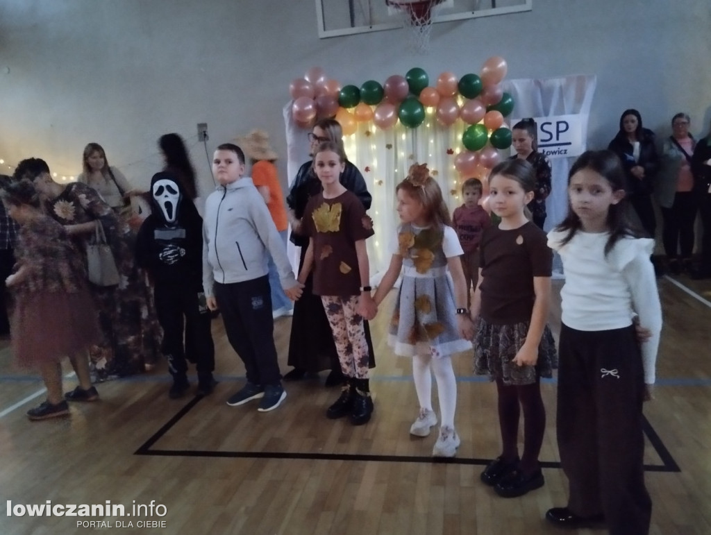 Łowicz. Bal Jesiennych Liści w SP 4