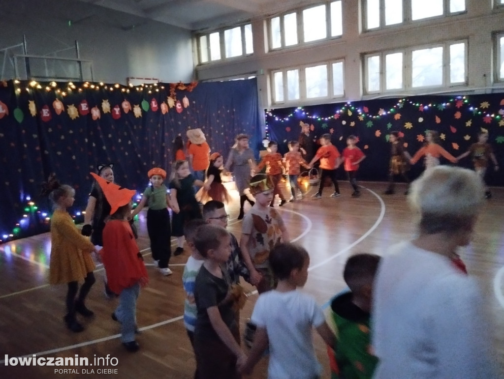 Łowicz. Bal Jesiennych Liści w SP 4