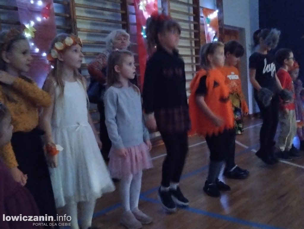 Łowicz. Bal Jesiennych Liści w SP 4