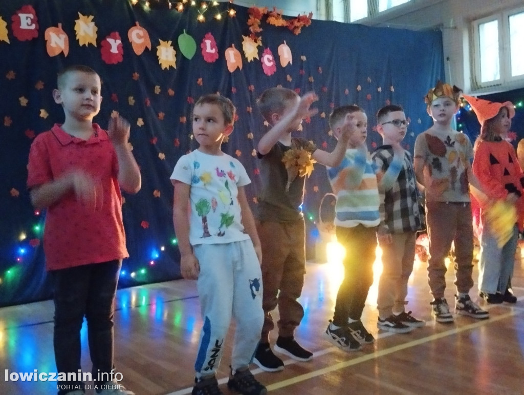 Łowicz. Bal Jesiennych Liści w SP 4