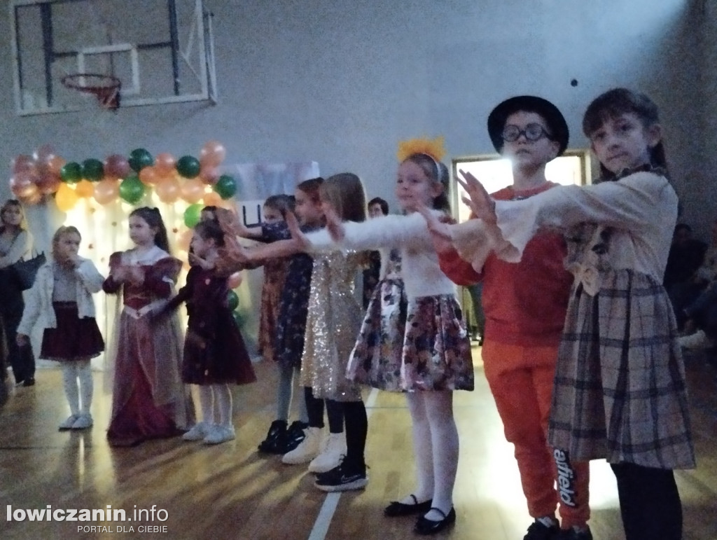 Łowicz. Bal Jesiennych Liści w SP 4
