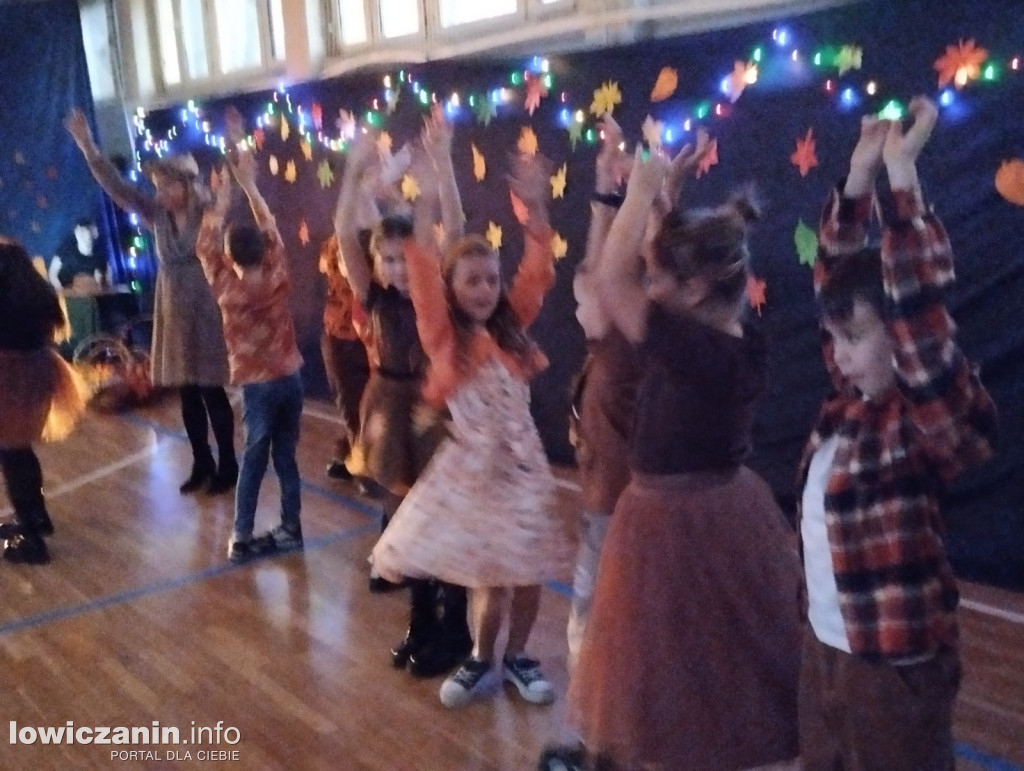 Łowicz. Bal Jesiennych Liści w SP 4