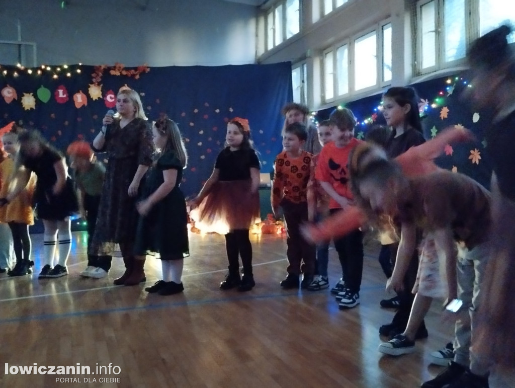 Łowicz. Bal Jesiennych Liści w SP 4
