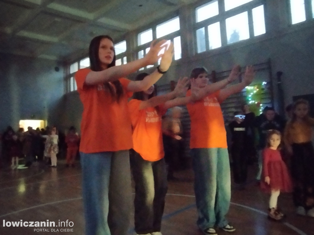 Łowicz. Bal Jesiennych Liści w SP 4