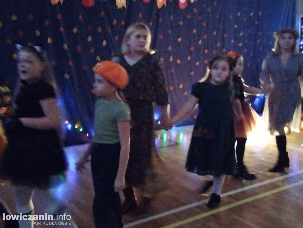 Łowicz. Bal Jesiennych Liści w SP 4