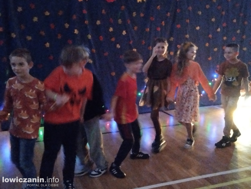 Łowicz. Bal Jesiennych Liści w SP 4
