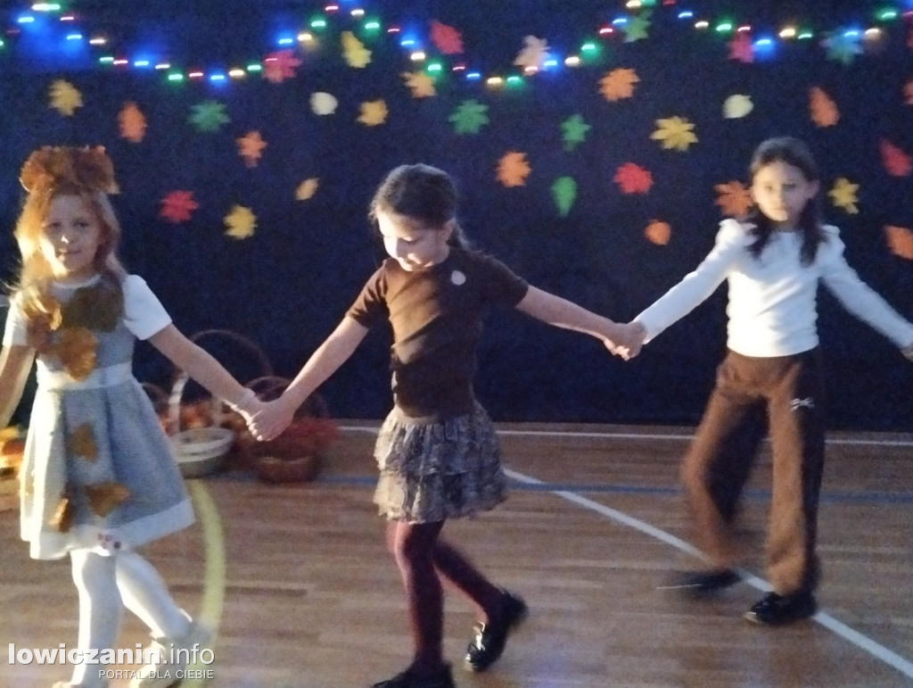 Łowicz. Bal Jesiennych Liści w SP 4
