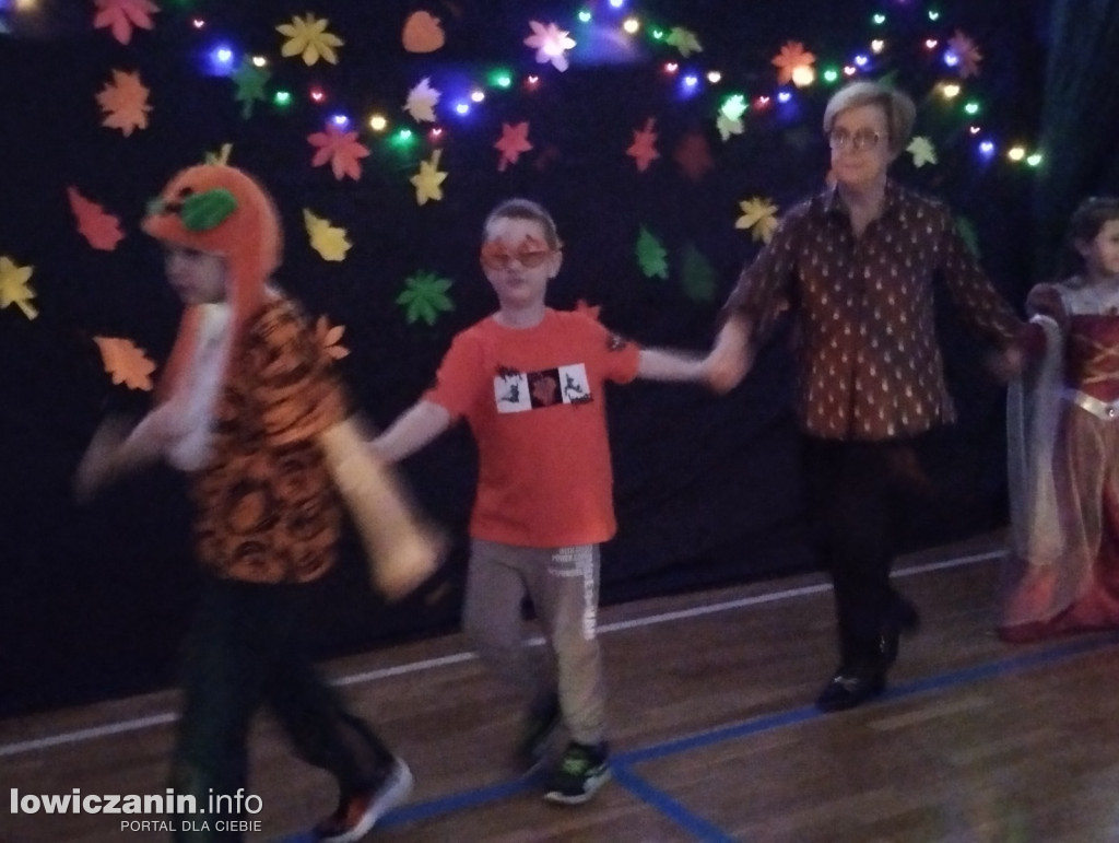 Łowicz. Bal Jesiennych Liści w SP 4