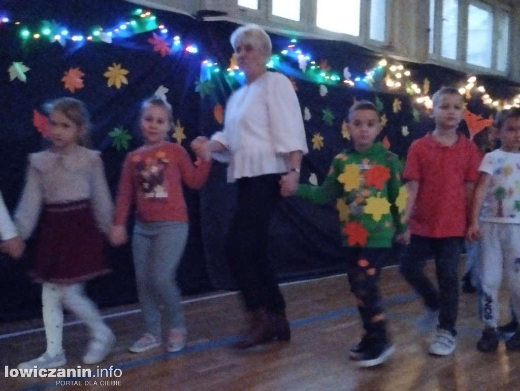 Łowicz. Bal Jesiennych Liści w SP 4