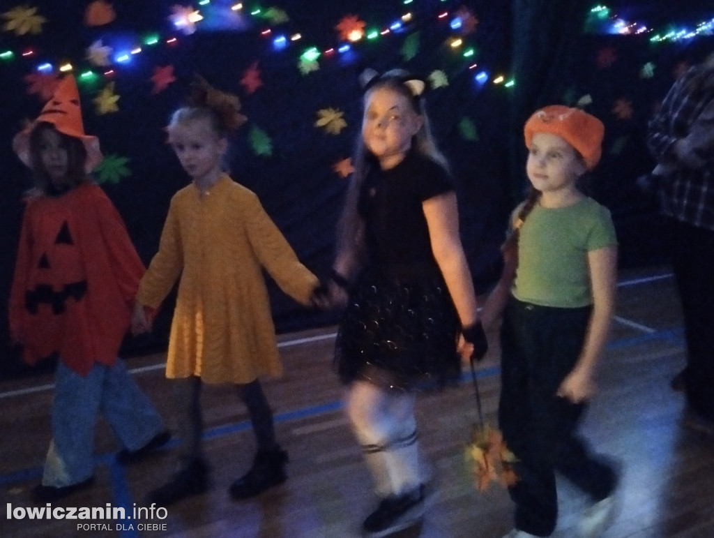 Łowicz. Bal Jesiennych Liści w SP 4