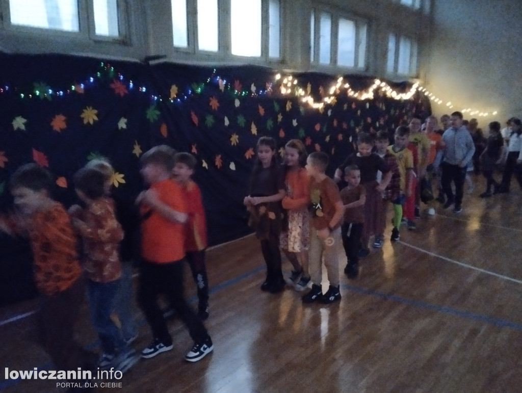 Łowicz. Bal Jesiennych Liści w SP 4