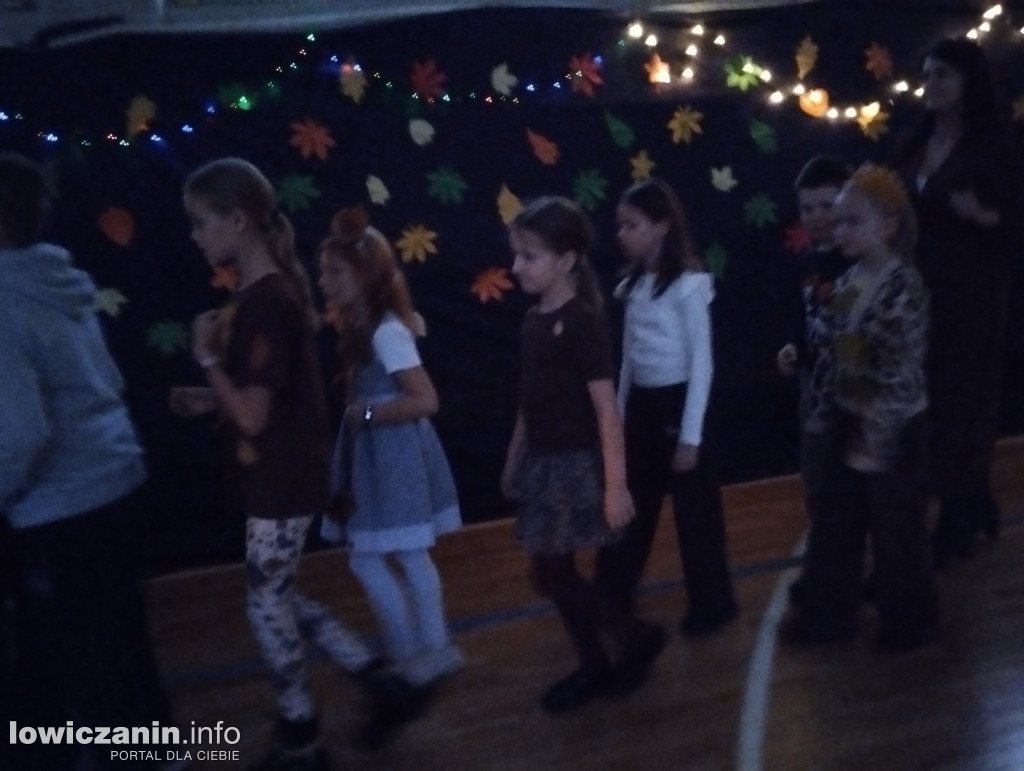 Łowicz. Bal Jesiennych Liści w SP 4