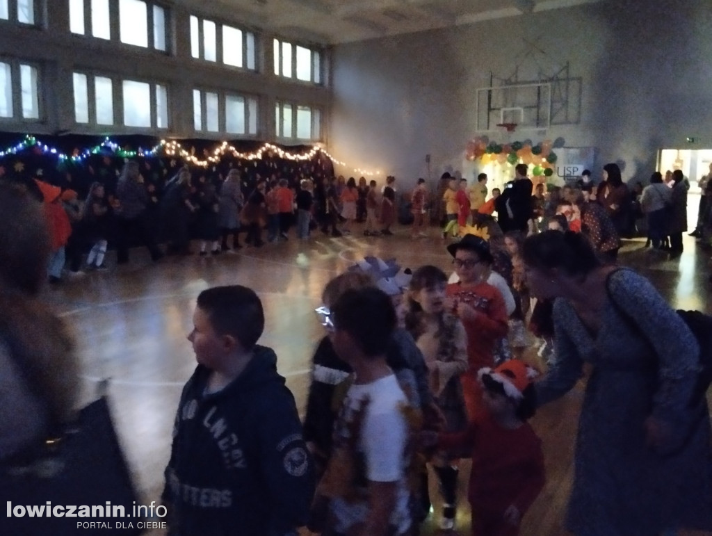 Łowicz. Bal Jesiennych Liści w SP 4