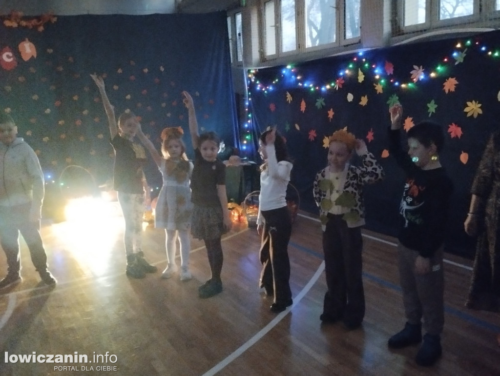 Łowicz. Bal Jesiennych Liści w SP 4