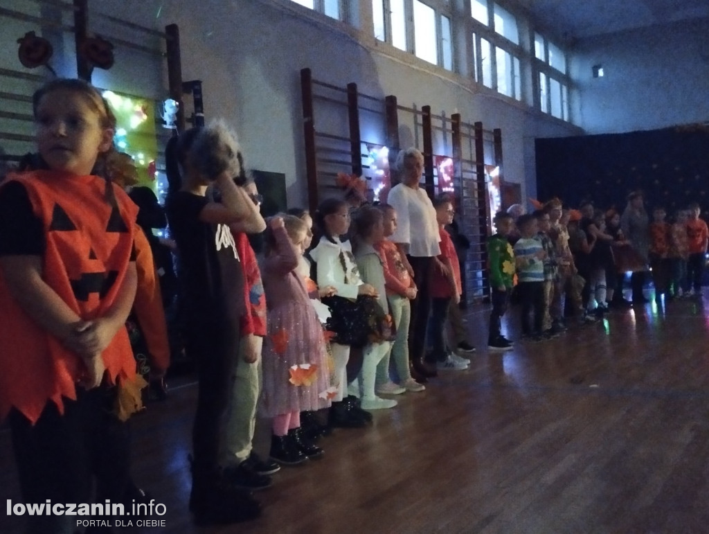 Łowicz. Bal Jesiennych Liści w SP 4