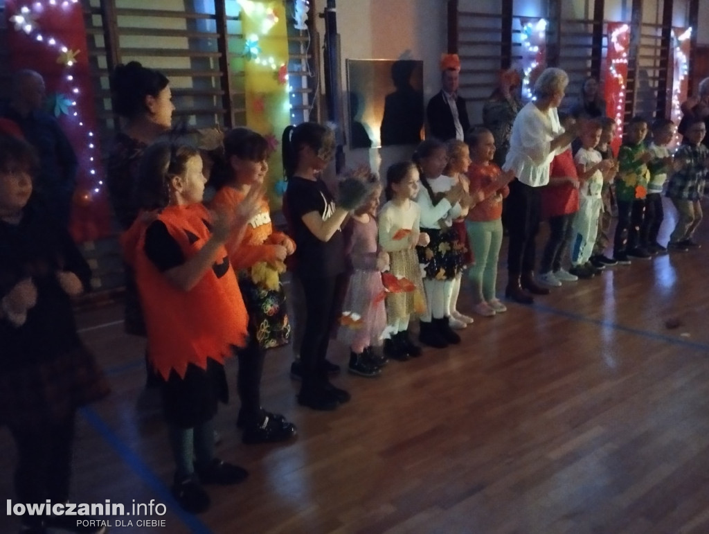 Łowicz. Bal Jesiennych Liści w SP 4