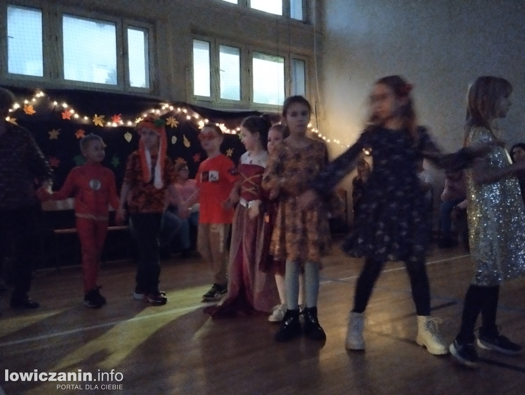 Łowicz. Bal Jesiennych Liści w SP 4